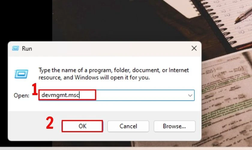 Dùng tổ hợp phím Windows + R rồi nhập devmgmt.msc