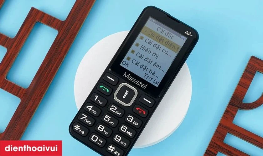 Trải nghiệm màn hình sắc nét của điện thoại Masstel Izi T2 4G 