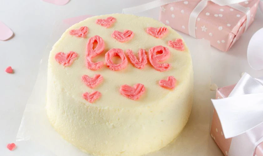 Các mẫu bánh Valentine trắng