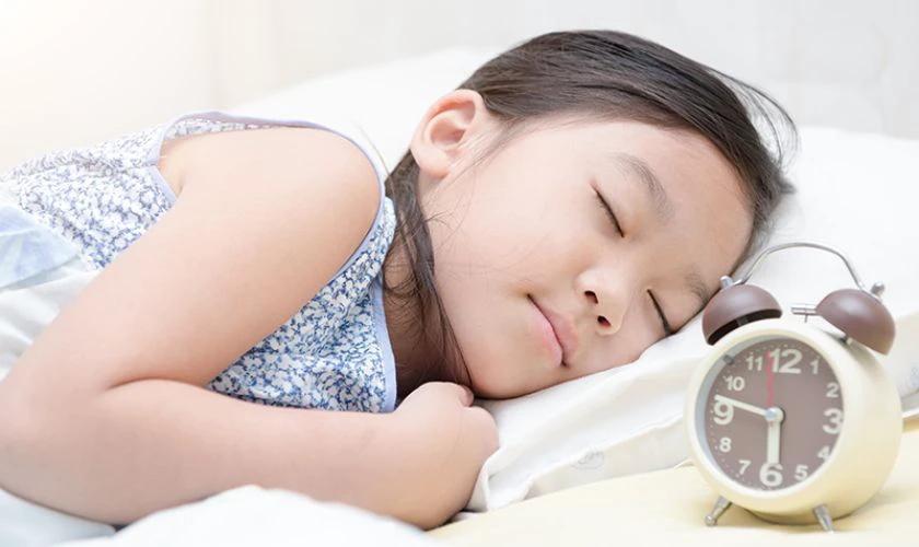 Ưu tiên giấc ngủ và thời gian ăn uống điều độ