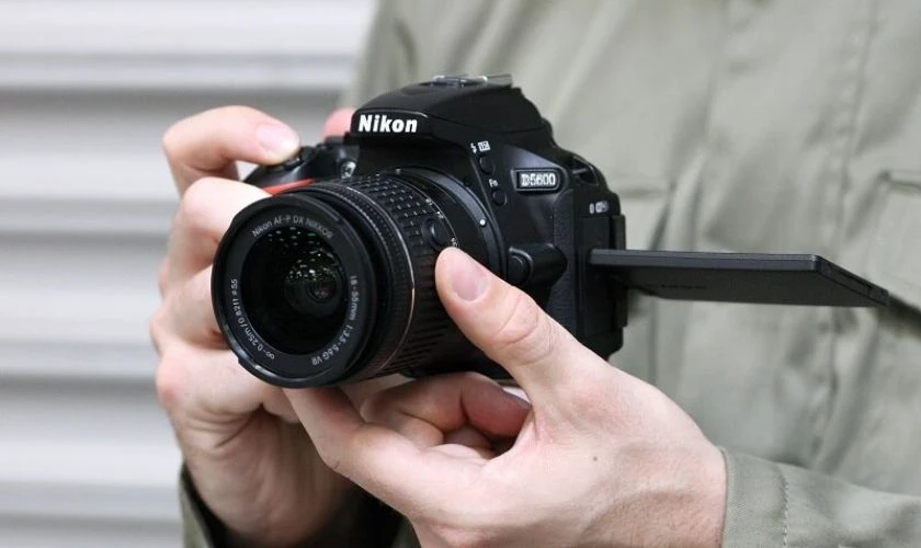 Nikon D5600 là chiếc máy ảnh DSLR bán chuyên xuất sắc cho sinh viên