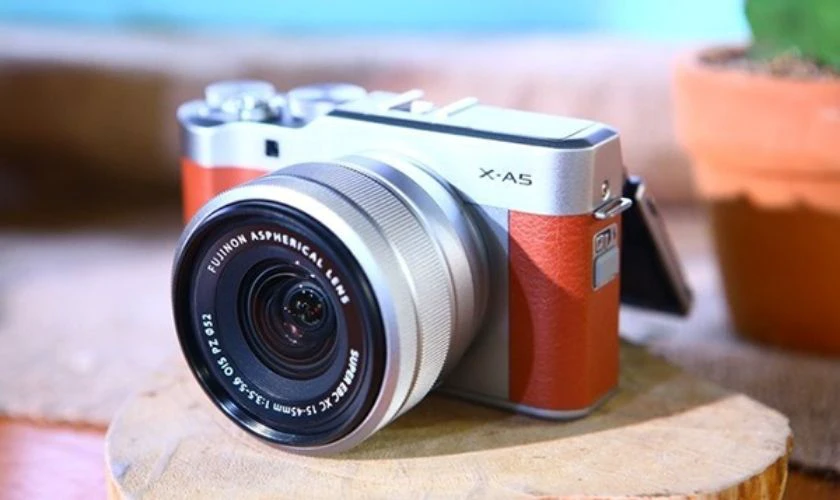 Fujifilm X-A5 là chiếc máy ảnh mirrorless giá rẻ nhập môn vô cùng lý tưởng cho sinh viên
