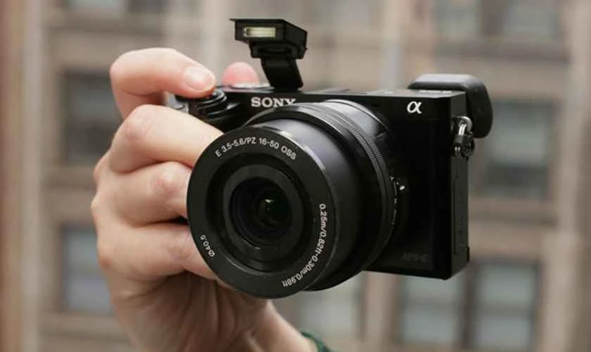 Sony Alpha A6000 có thiết kế nhỏ gọn
