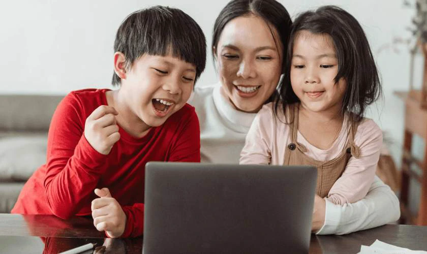 Lưu ý khi mua máy tính bảng cho học sinh tiểu học