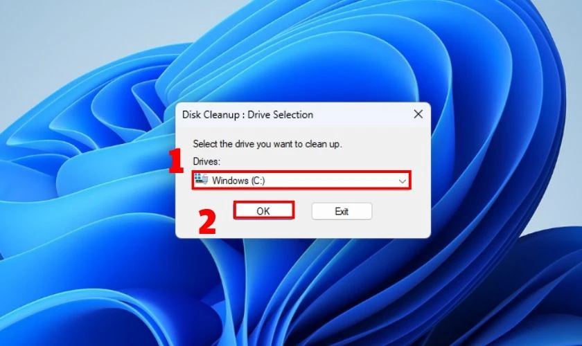 Trong cửa sổ Disk Cleanup, chọn ổ cứng mà bạn muốn dọn dẹp, bấm OK