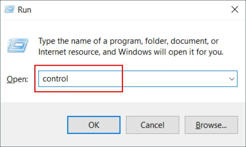 Vào Control Panel bằng cách nhấn Windows + R, gõ control rồi Enter