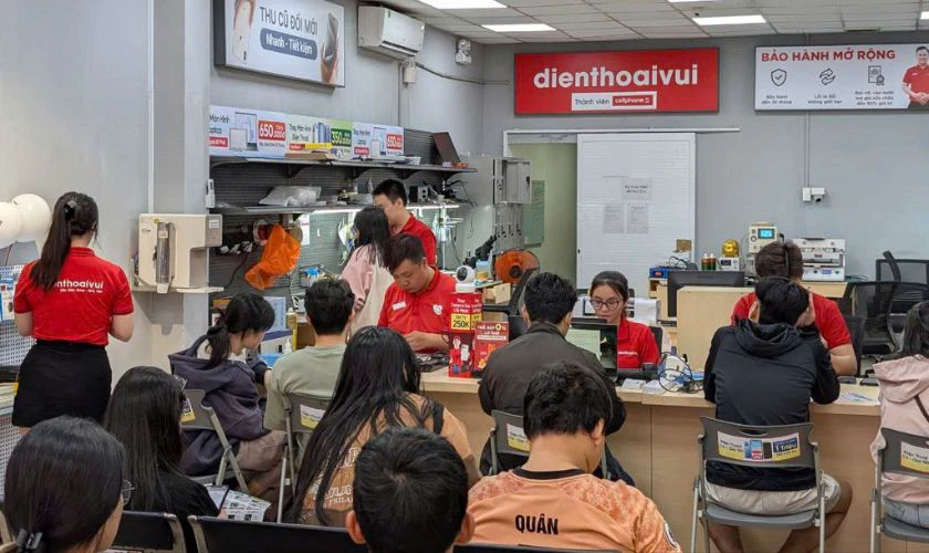Mang ra tiệm sửa chữa nếu không tự mở khóa bàn phím được