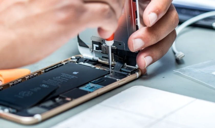 Mở iPhone bị khóa iCloud bằng cách thay IC chứa iCloud bị khóa