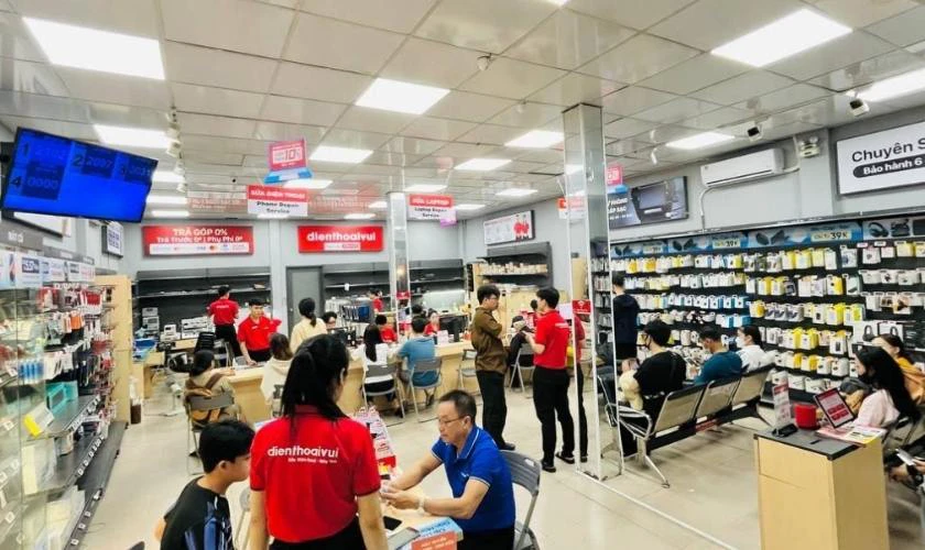 Tiêu chí chọn địa chỉ mua iPhone cũ uy tín Hóc Môn