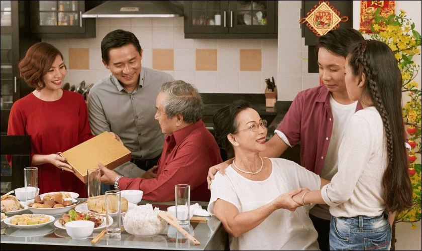 Lên ngân sách mua quà phù hợp với tình hình tài chính