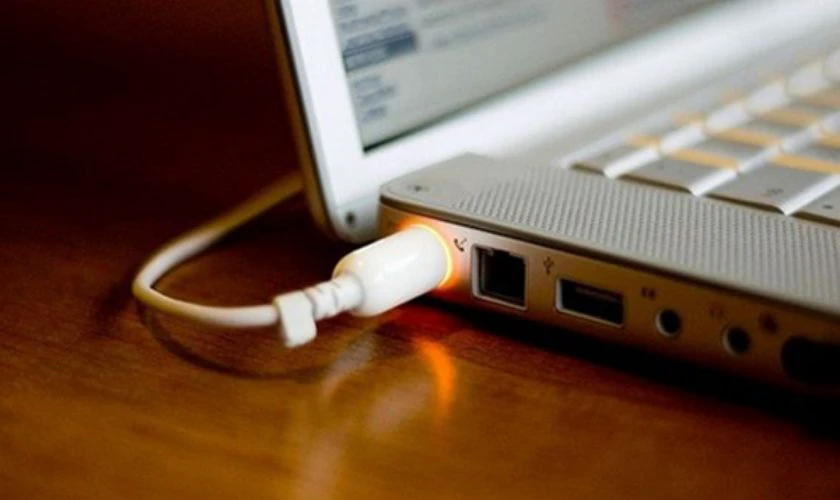 Kinh nghiệm chọn mua sạc laptop Đồng Nai