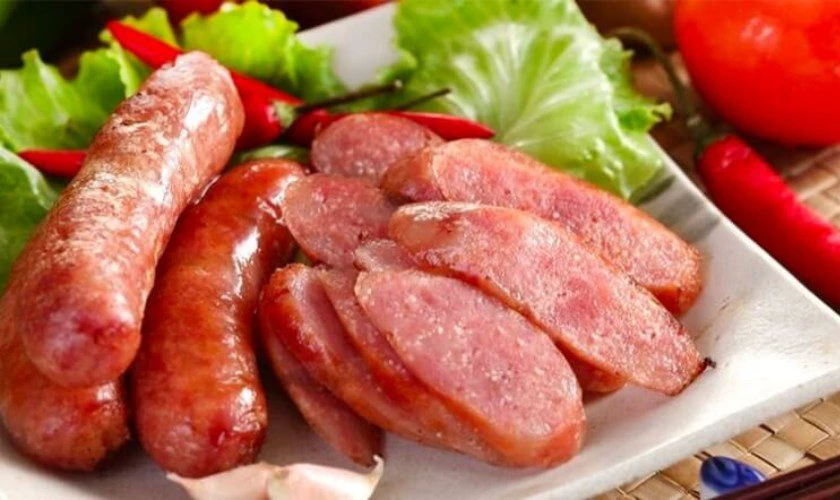 Mùng 1 Tết ăn gì cho may mắn - Lạp xưởng