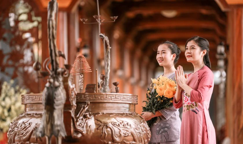 Mung 1 Tết có nên đi chùa không? Đi chùa đầu năm cầu may tốt nhất