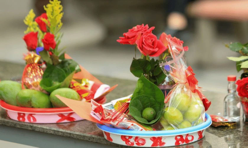 Chuẩn bị mâm lễ và đồ cúng khi đi chùa dâng hương mùng 1 Tết