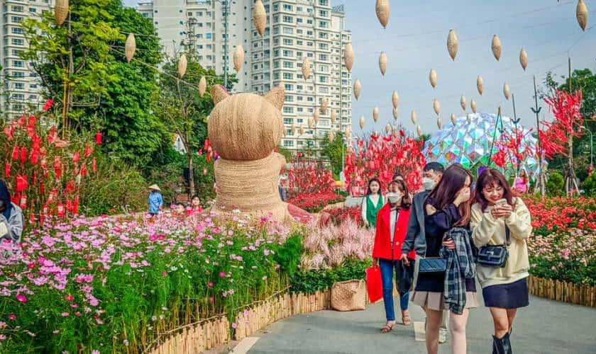 Hướng đẹp xuất hành mùng 1 Tết 2025