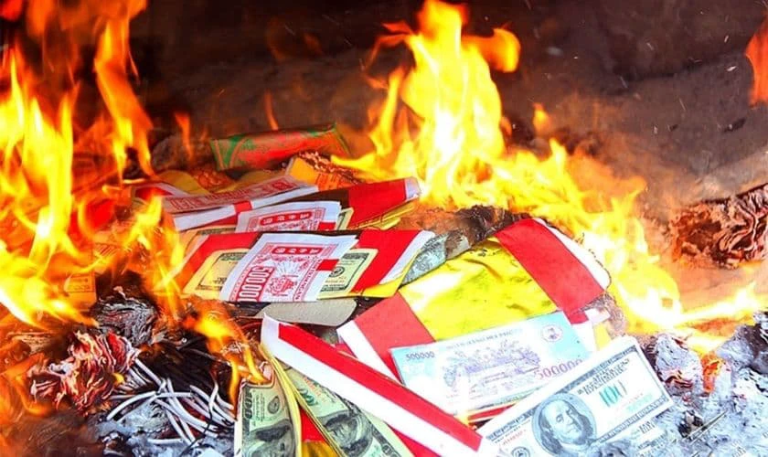 Thực hiện lễ hóa vàng