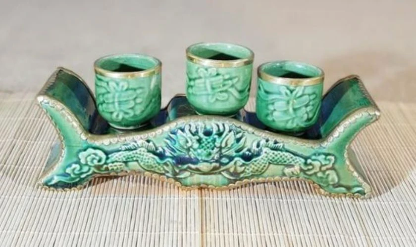 Nước cúng Thần Tài xong có thể giữ lại hoặc tưới cây