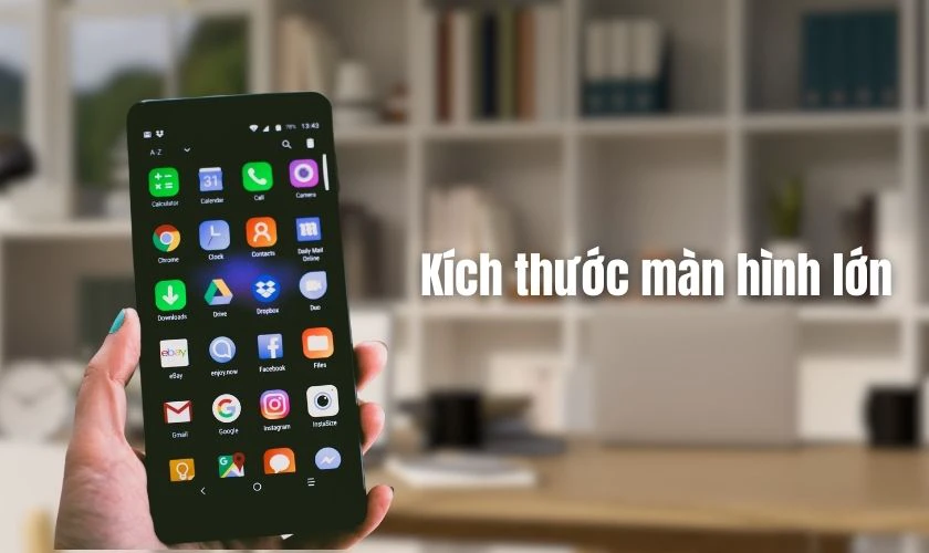 Nên mua điện thoại nào cho bố mẹ: Tiêu chí cân nhắc màn hình