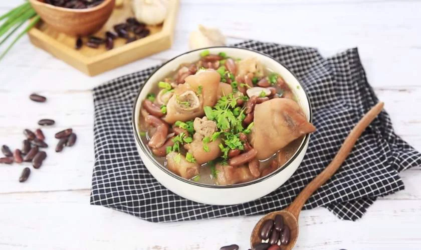 Canh móng giò đậu đỏ