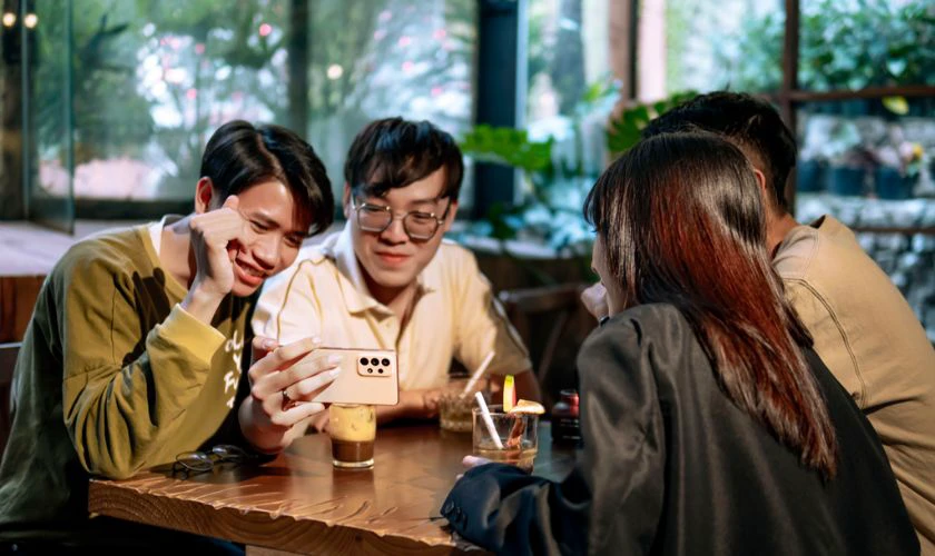 14/2 hội độc thân làm gì - Tụ họp bạn bè