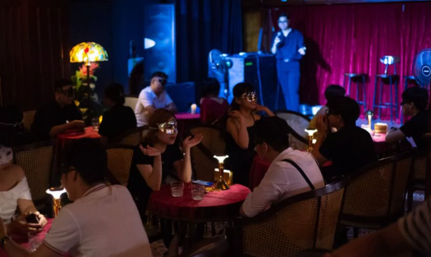 14/2 hội độc thân làm gì - Tham gia tiệc tùng