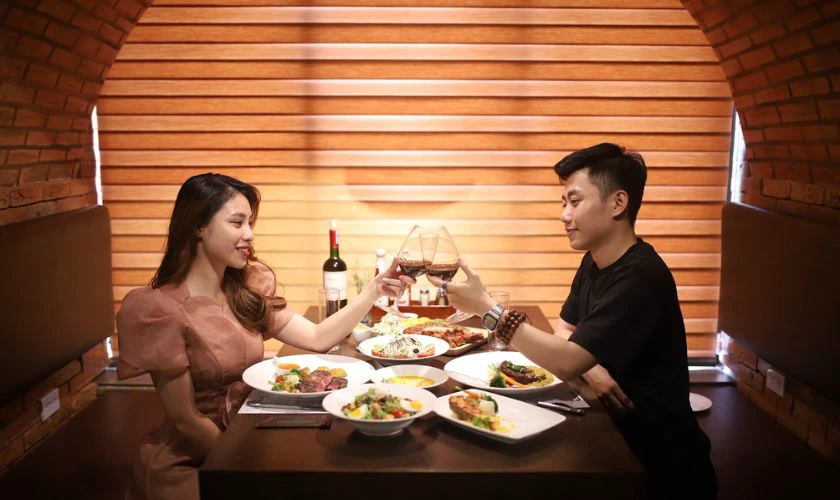 Ngày Valentine nên làm gì - Ăn tối lãng mạn