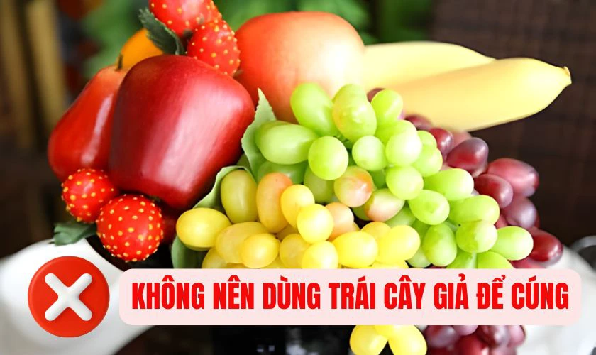 Không nên dùng hoa giả, trái cây giả hoặc trái cây héo để cúng