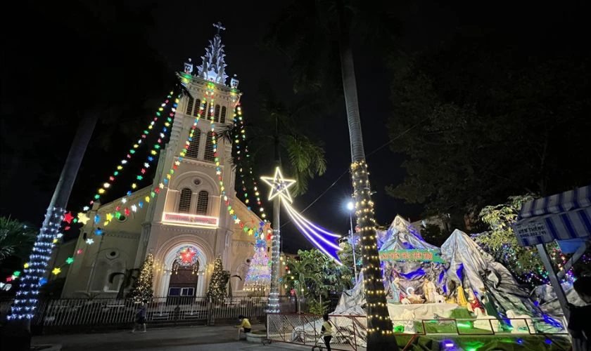 Nhà thờ Cha Tam - Nhà thờ Giáng Sinh trang hoàng lộng lẫy