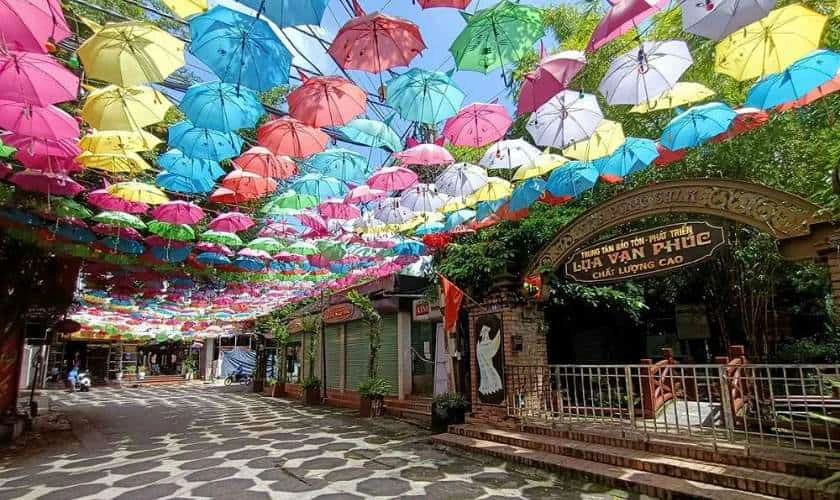 Làng Lụa Vạn Phúc là những địa điểm chụp ảnh tết đẹp ở Hà Nội