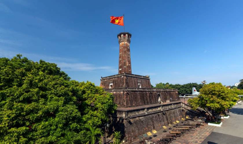 Cột Cờ Hà Nội là một trong những công trình kiến trúc nguyên vẹn