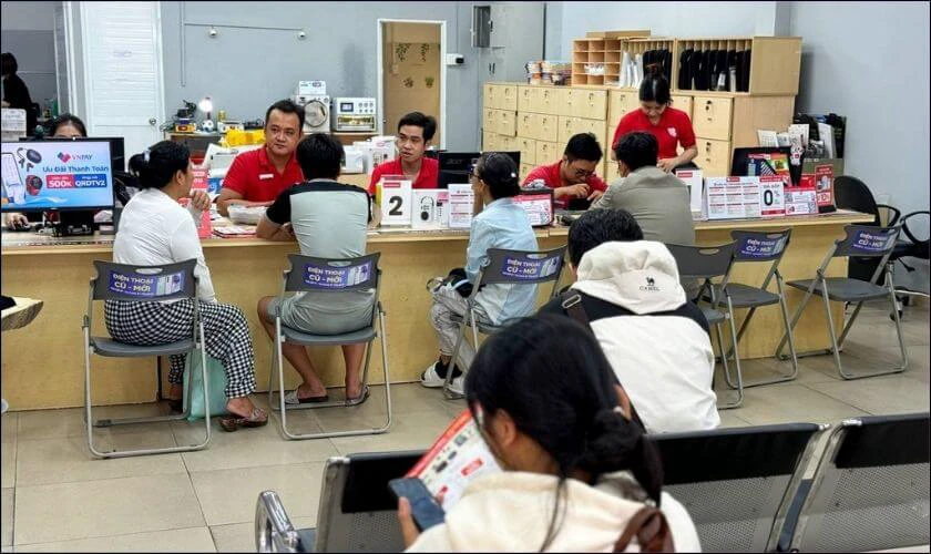 Mang máy đến trung tâm sửa chữa uy tín khi ổ cứng bị hư