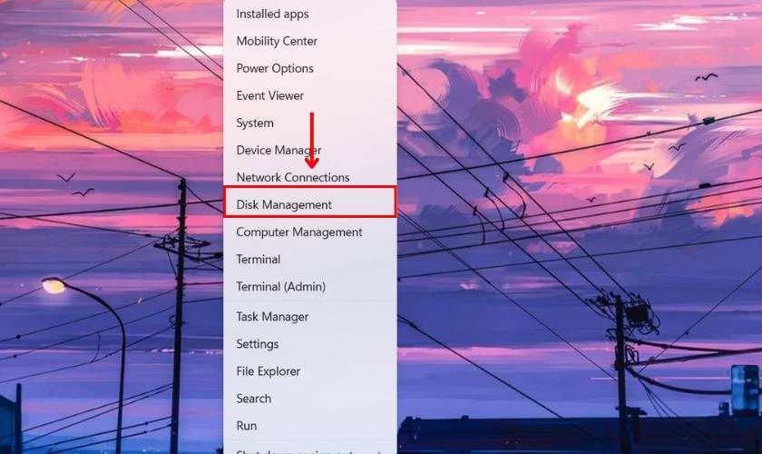Bạn nhấn tổ hợp phím Windows + X và chọn Disk Management từ danh sách