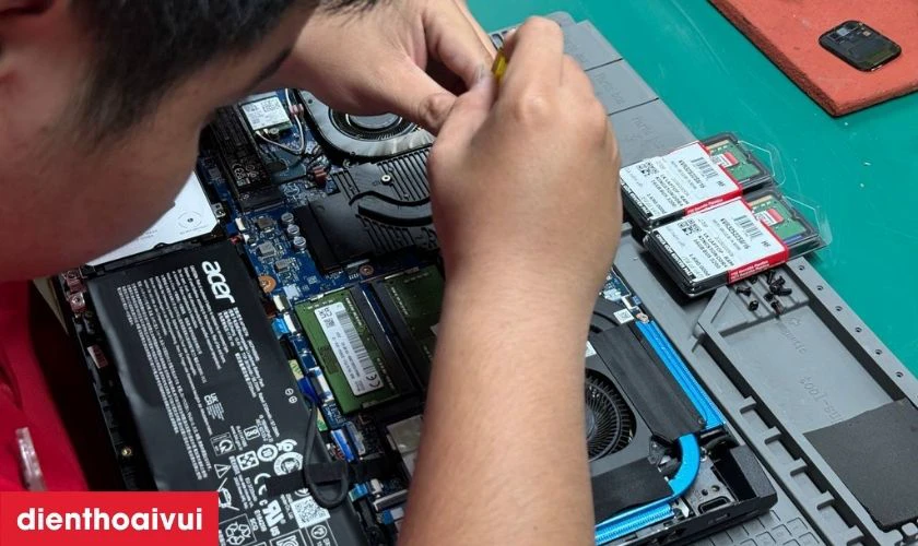 Quy trình thay ổ cứng MacBook Pro 2012 2013 512GB A1398 tại Điện Thoại Vui