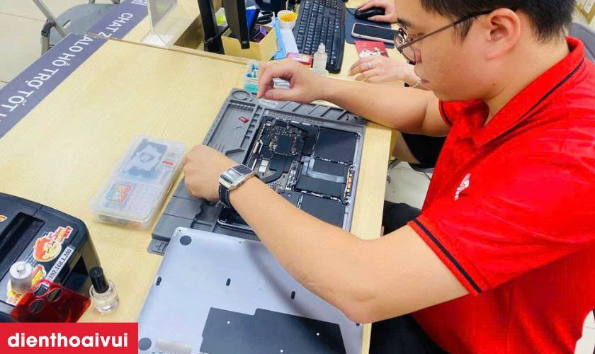 Quy trình thay ổ cứng MacBook Pro 2015 tại Điện Thoại Vui