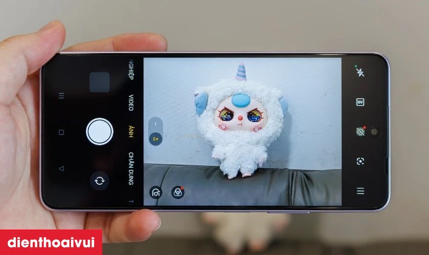 Camera 50MP & Phụ 2MP cho ảnh chụp chi tiết