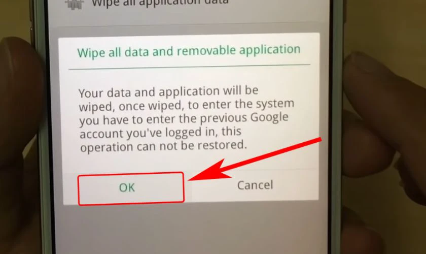 Nhấn OK để xác nhận việc bạn muốn xóa dữ liệu