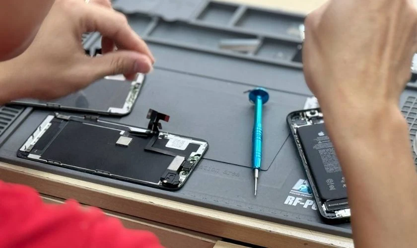 Quy trình thay màn hình OPPO bị sọc tại Điện Thoại Vui