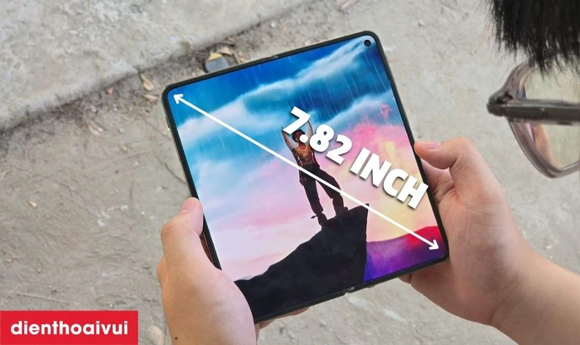 M&agrave;n h&igrave;nh gập lớn 7.82 inch c&ugrave;ng c&ocirc;ng nghệ ProXDR