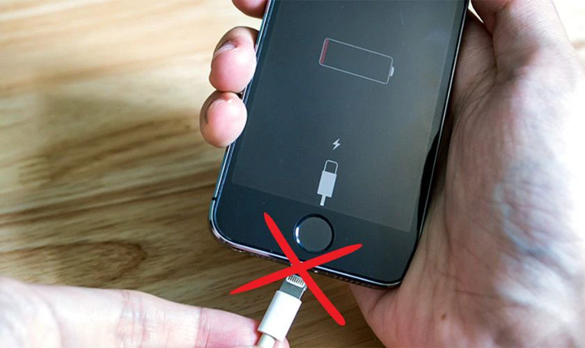 Sạc pin không đúng cách lâu dần gây ra tình trạng pin ảo