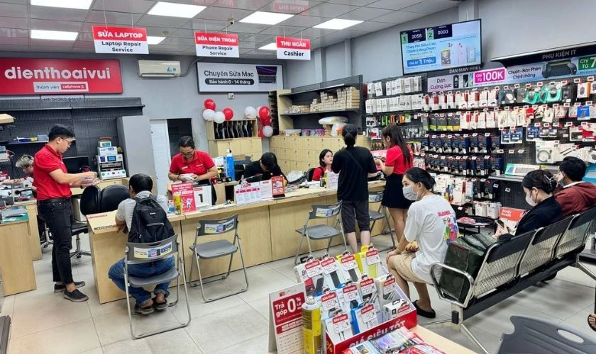 Liên hệ Điện Thoại Vui để được báo giá thay pin iPhone nhanh chóng nhất