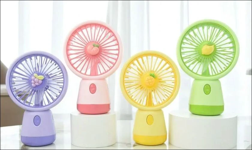 Quạt mini cầm tay làm quà 1/6 cho bé công ty