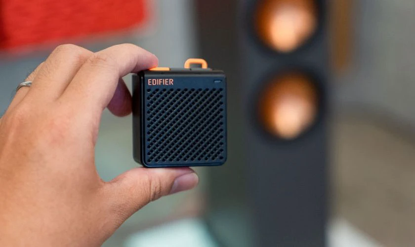 Loa Bluetooth Edifier MP85 là món quà vừa đáng yêu vừa tiện lợi dành cho các bé gái