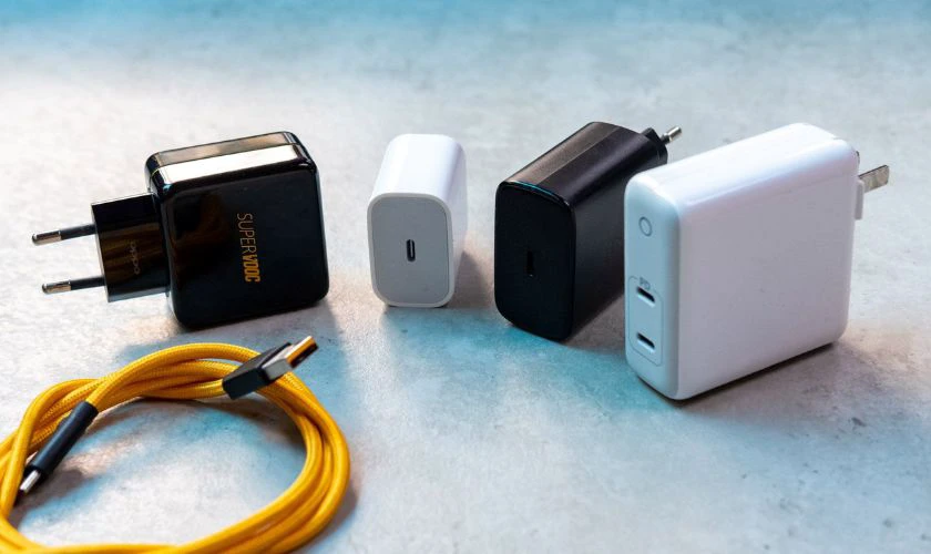 Cáp sạc điện thoại chính hãng