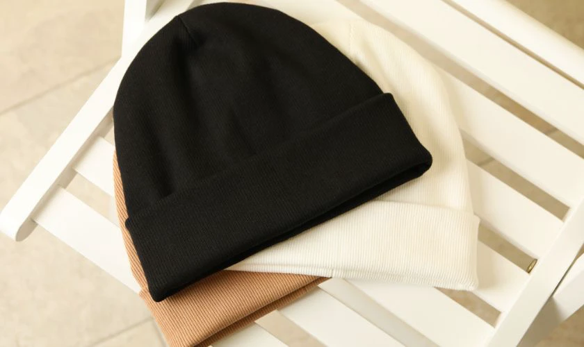 Nón lưỡi trai hoặc beanie mùa đông