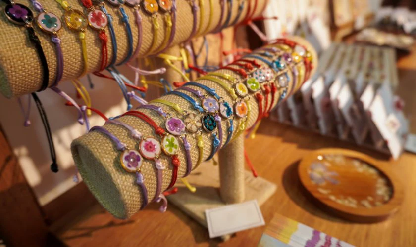 Vòng tay handmade làm quà Noel cho bạn bè