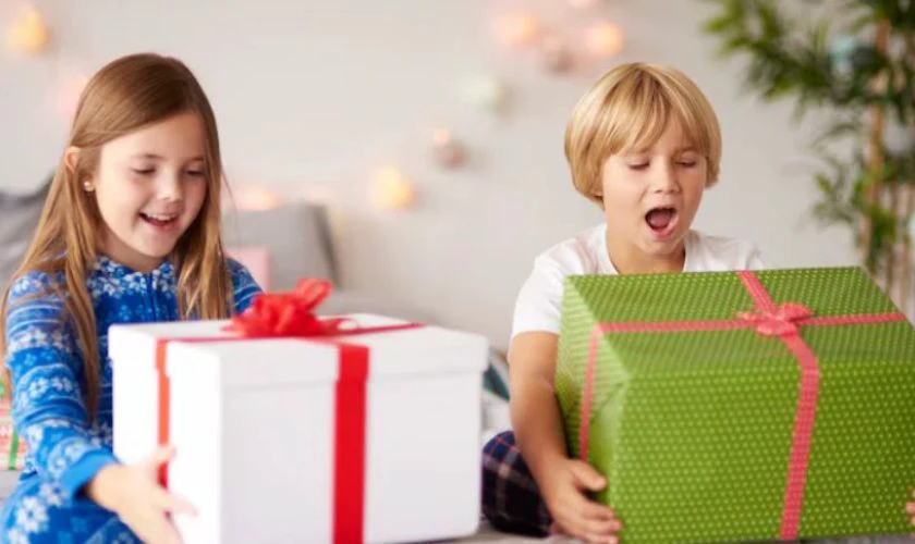 Chọn quà phù hợp độ tuổi của bé