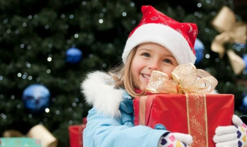Lưu ý khi tặng quà Noel cho học sinh tiểu học