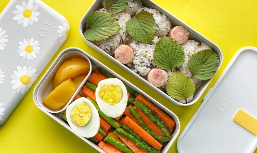 Hộp cơm trưa (lunch box) được chuẩn bị cẩn thận