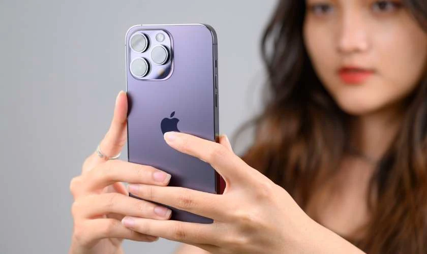 Smartphone còn là món trang sức sang trọng, phương tiện giải trí đỉnh cao.