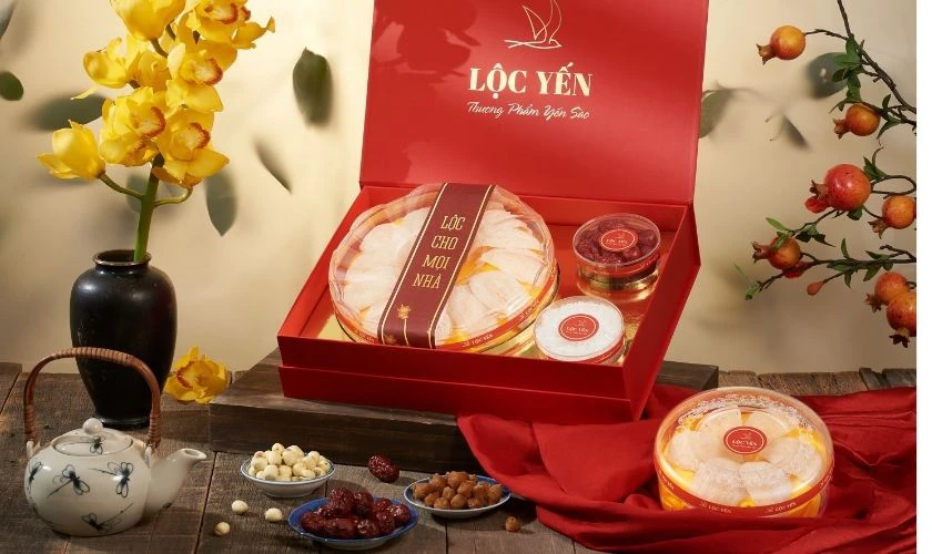 Tổ yến hoặc yến chưng sẵn